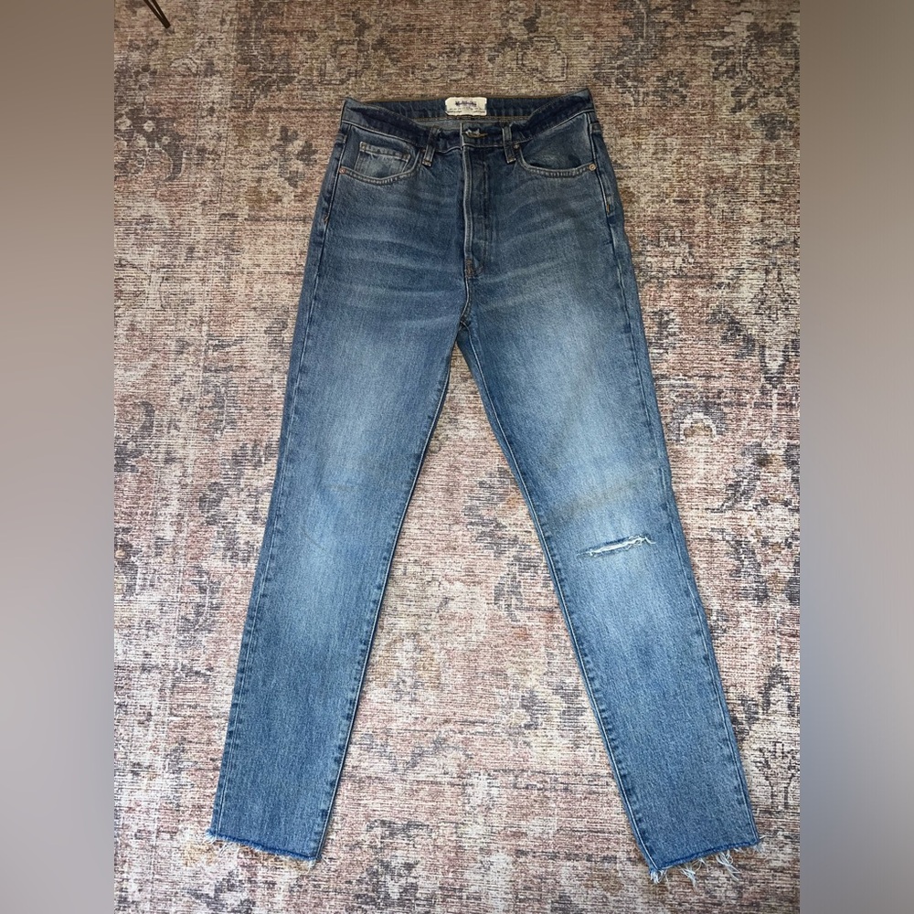WE THE FREE HIGH RISE JEANS (size 28)